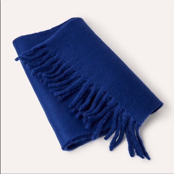 Aritzia Main Character scarf. Acrylic. Royal blue. - Picture 2 of 7